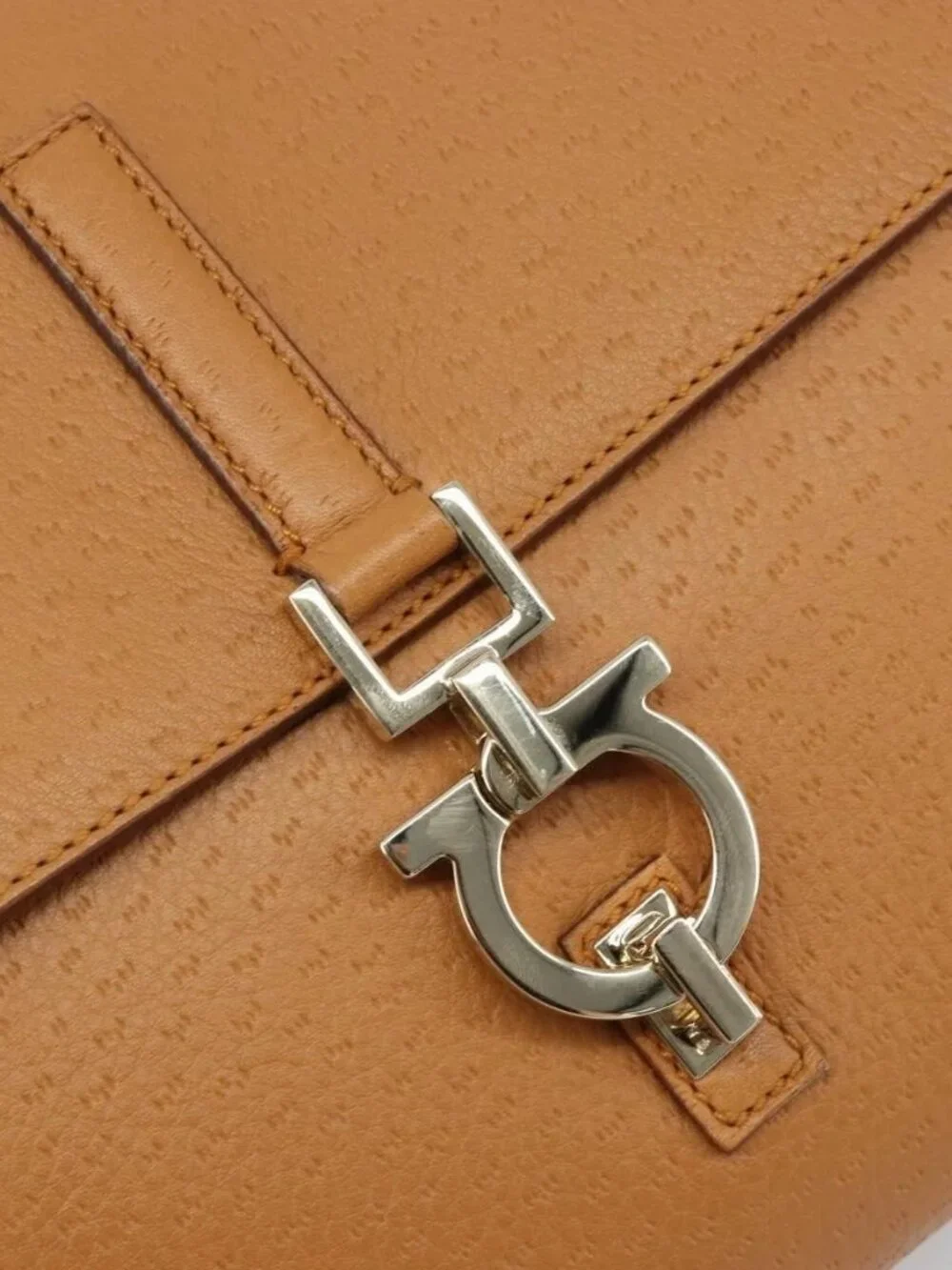 Salvatore Ferragamo Gancini Shoulder Bag Leather Brown Gold Auth 186271A